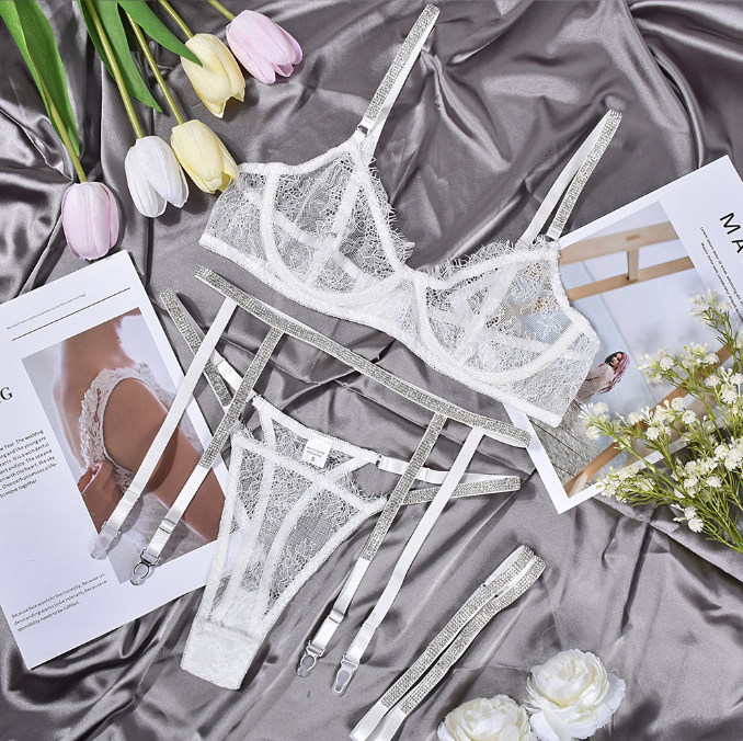 Four-Piece Underwired Eyelash Lace Lingerie Set