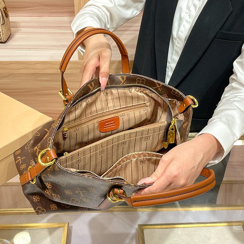 Large capacity shoulder bag, genuine leather, suitable for commuting, hand-held, crossbody, or tote bag.
